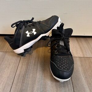 Under Armour Kids Black Cleats Size 1 youth